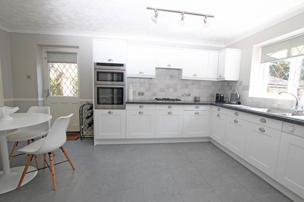 House in Eastbourne, East Sussex - View 4