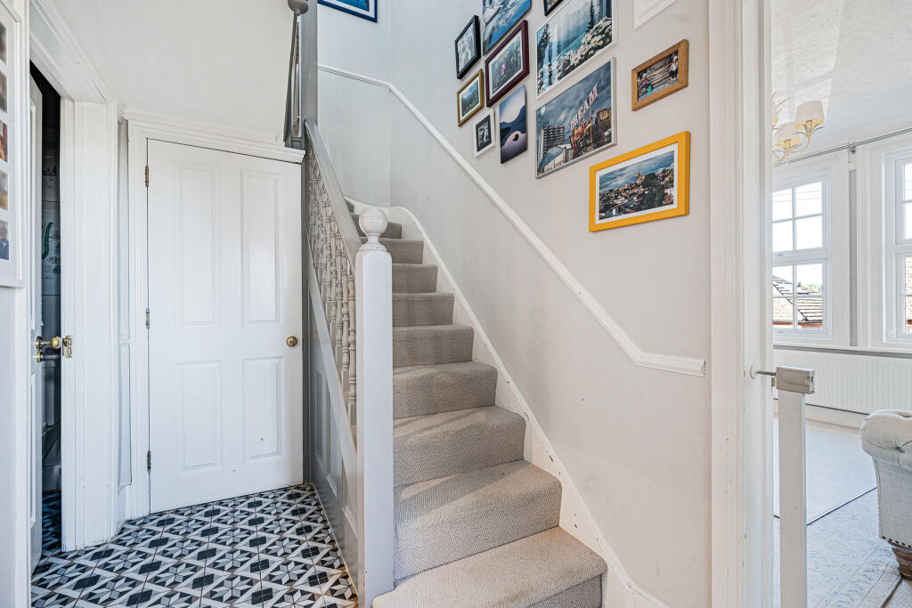 House in Waverley, Crownpits, Godalming - View 5