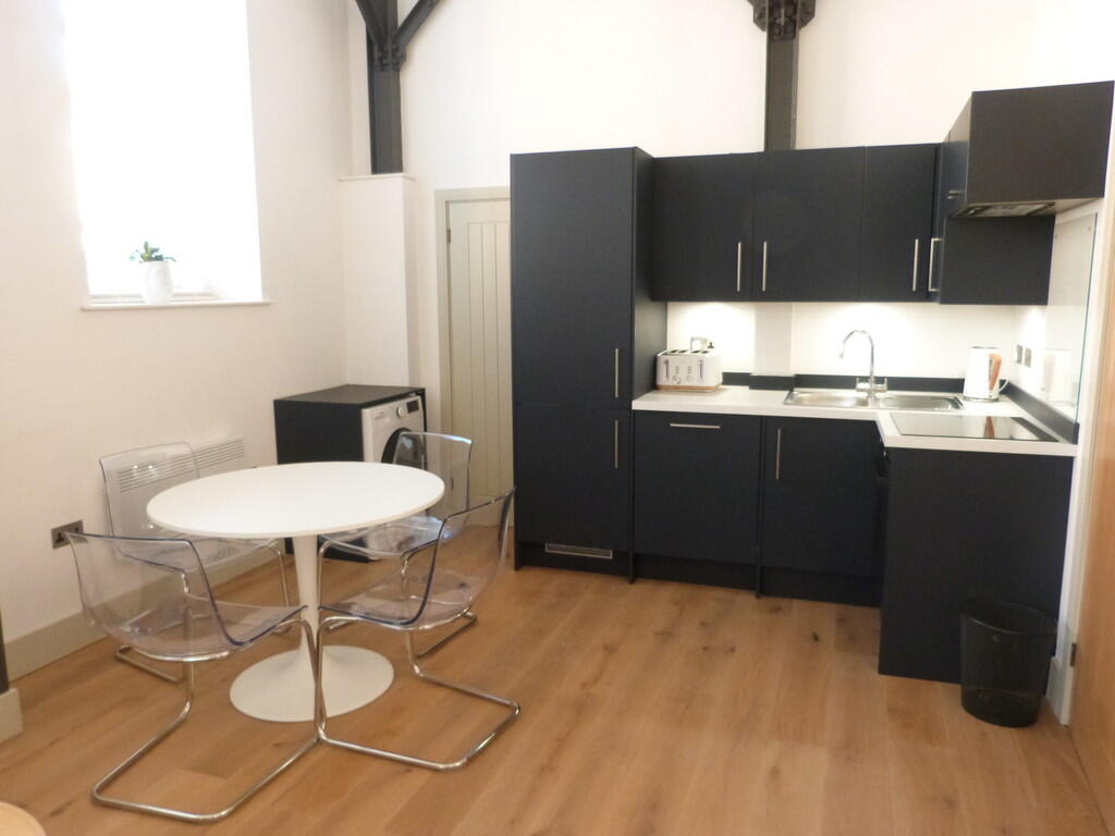 Apartment in Worcester - View 3