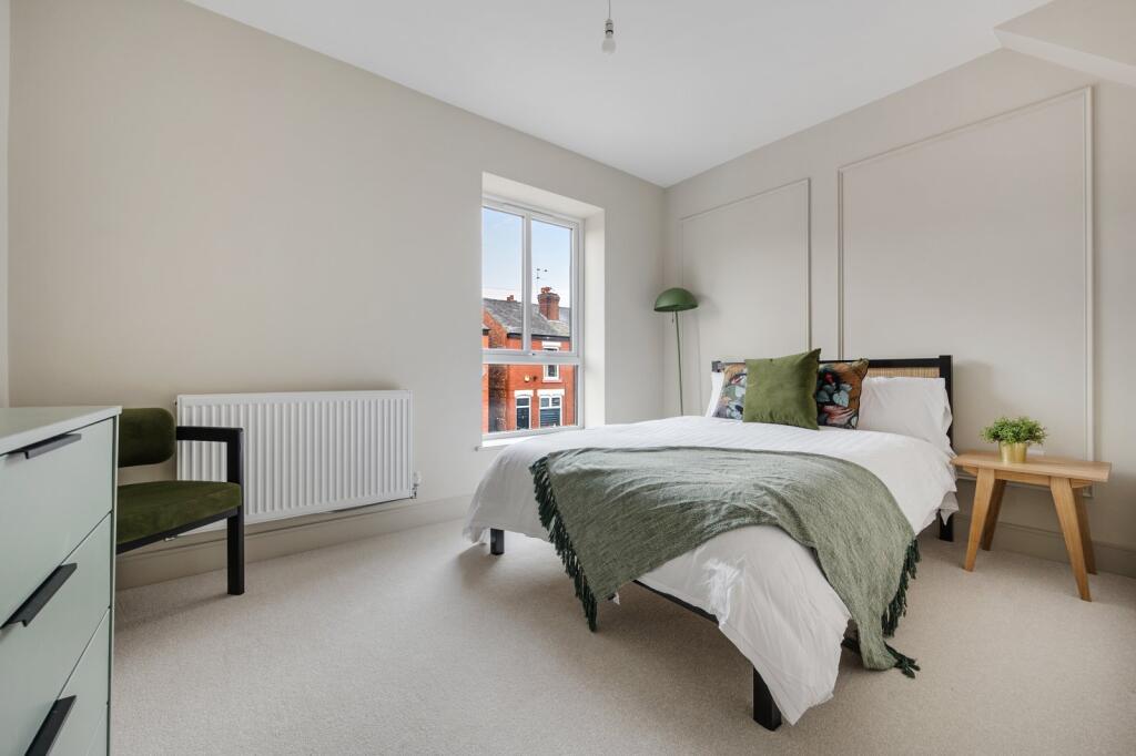 House in Stockport, Heaviley, Shaw Heath - View 4