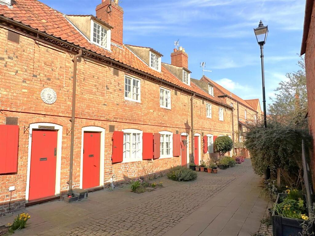 Main image of property: St. Leonards Court, Newark