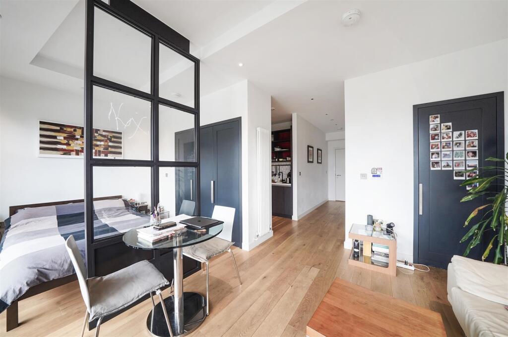Studio flat for rent