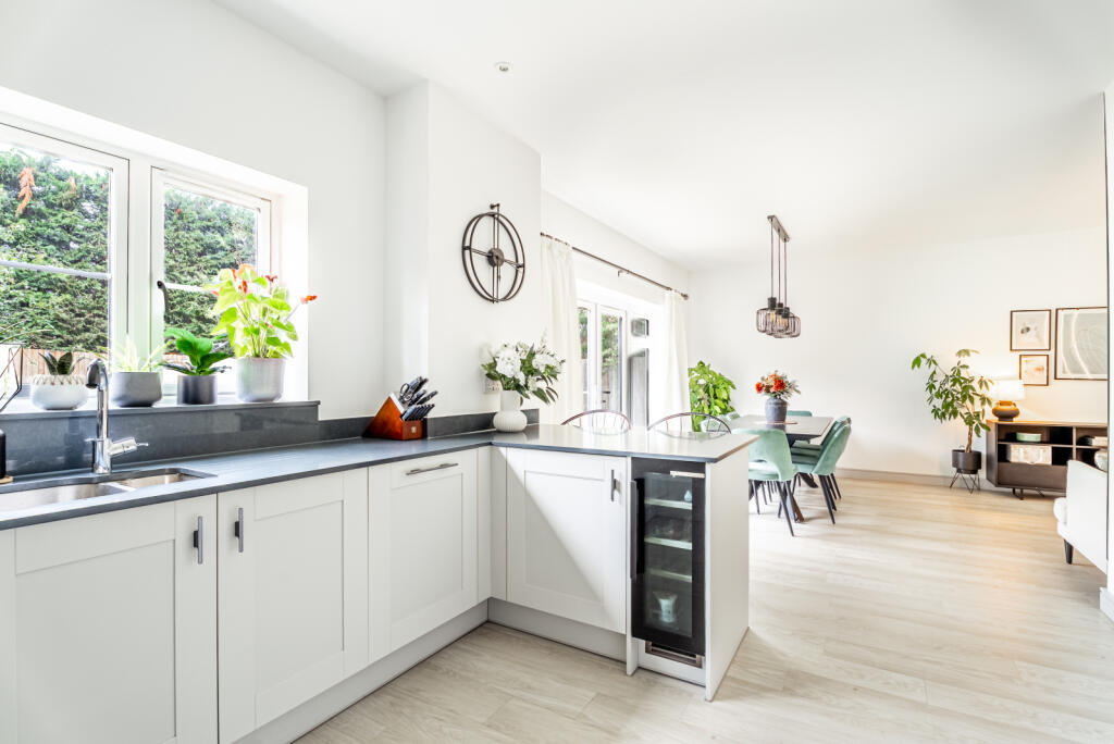 Additional image 7 of Lawrence Close, Smallford, St. Albans, Hertfordshire, AL4