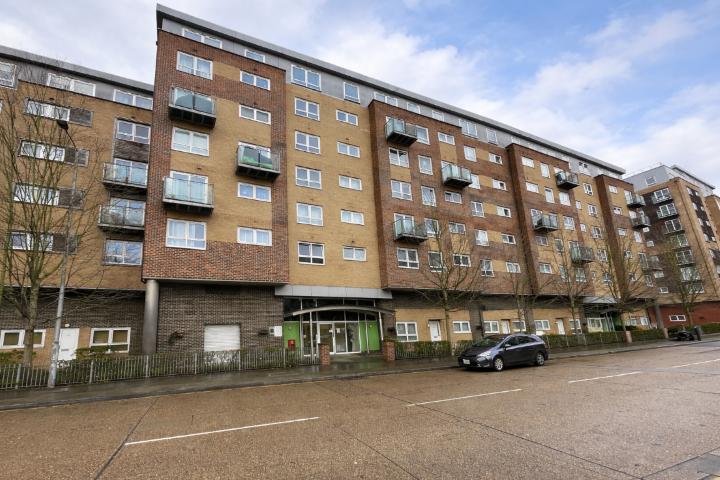 1-bed flat on 115 Cherrydown East, Basildon, Essex SS16 5GL, £90,000