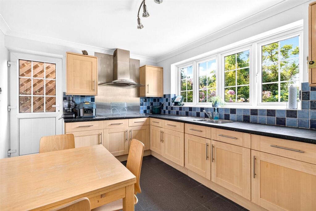 House in Epping Forest, Loughton - View 3