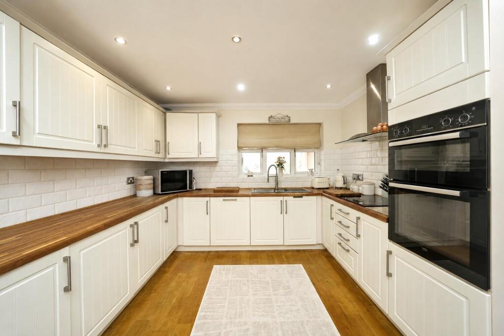 173b Castlecroft Road, Castlecroft, Wolverhampton, WV3 8LX photo 4