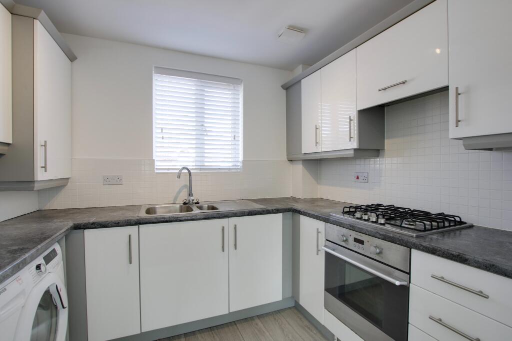 Apartment in Fareham, Hill Park - View 3
