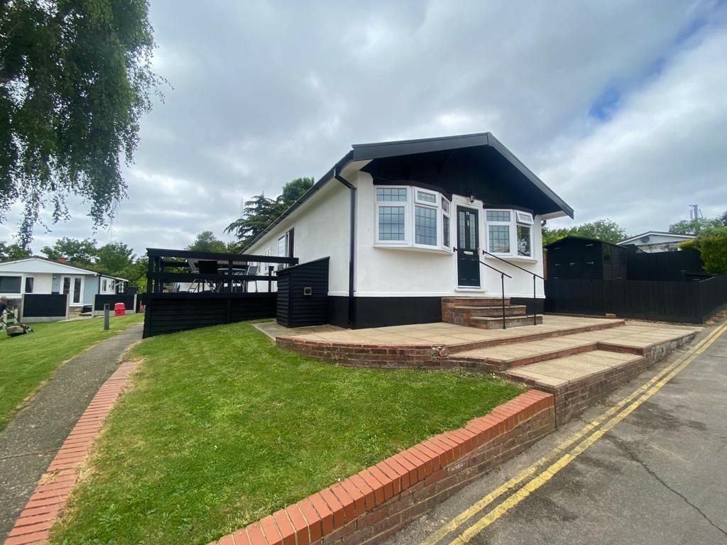 2-bed caravan on The Owl, Lippitts Hill, £249,995