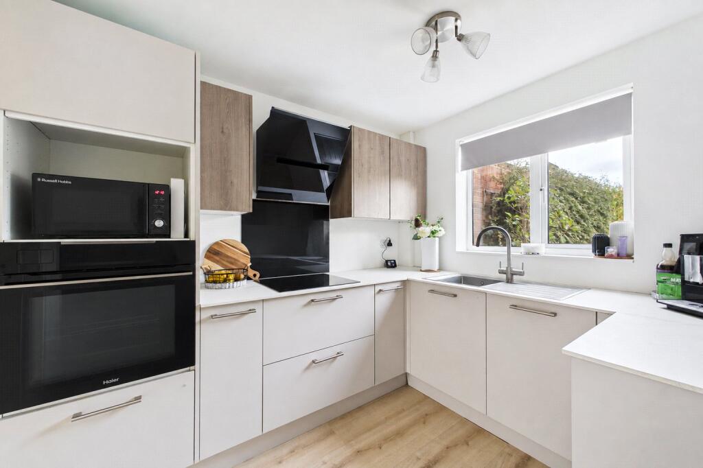 Compton Avenue, Tilehurst, Reading, Berkshire, RG31 photo 2