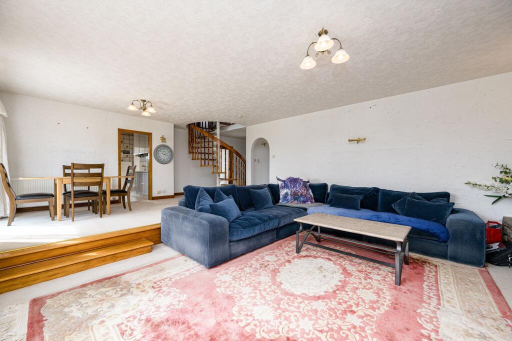 House in Dundee - More