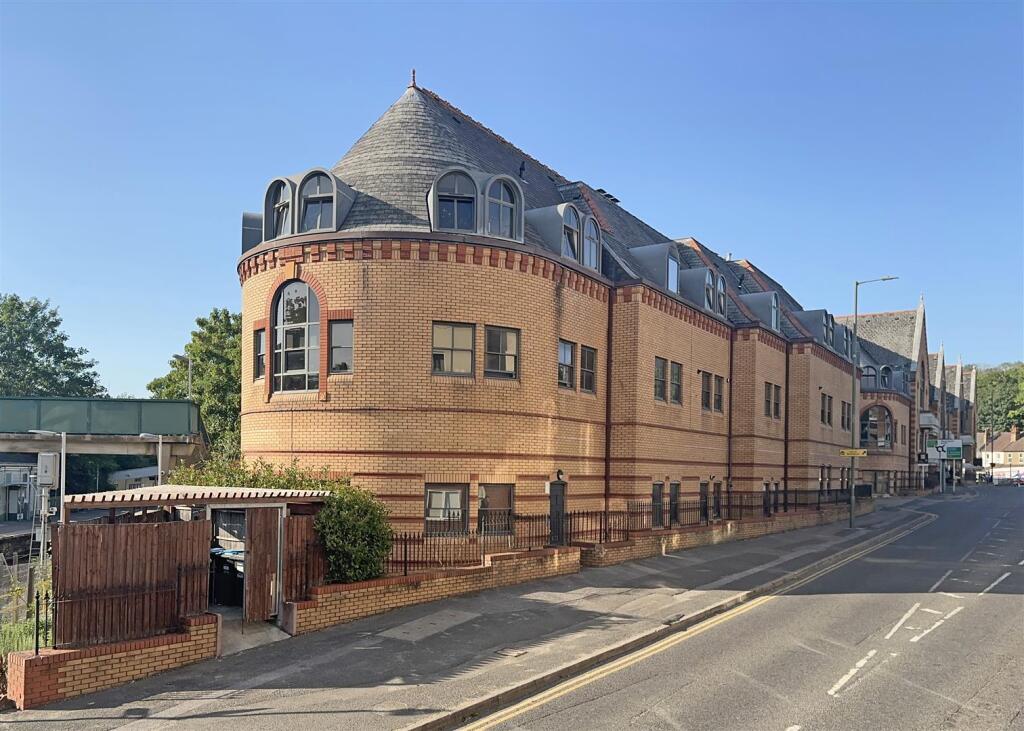 Main image of property: Whyteleafe Hill, Whyteleafe