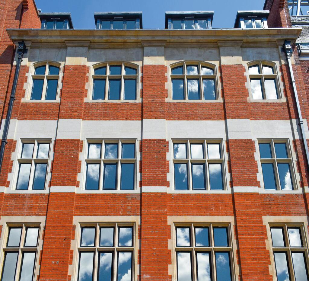 25-6 Dering Street