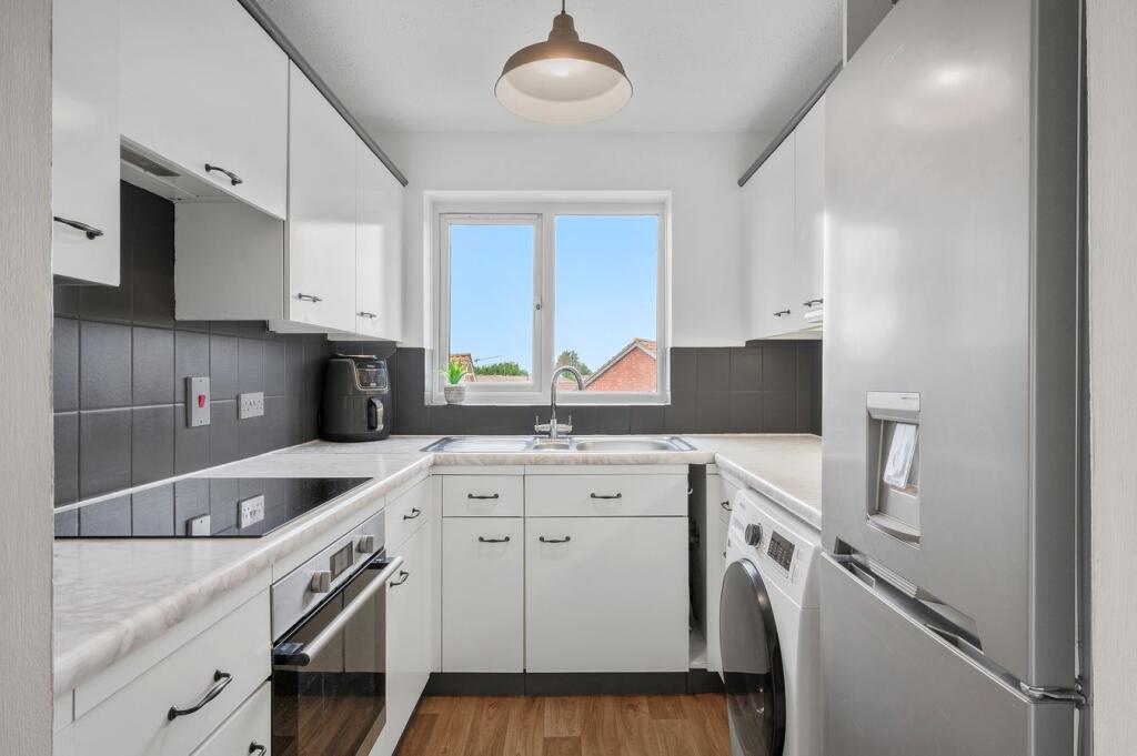 Apartment in Kingston upon Thames - More