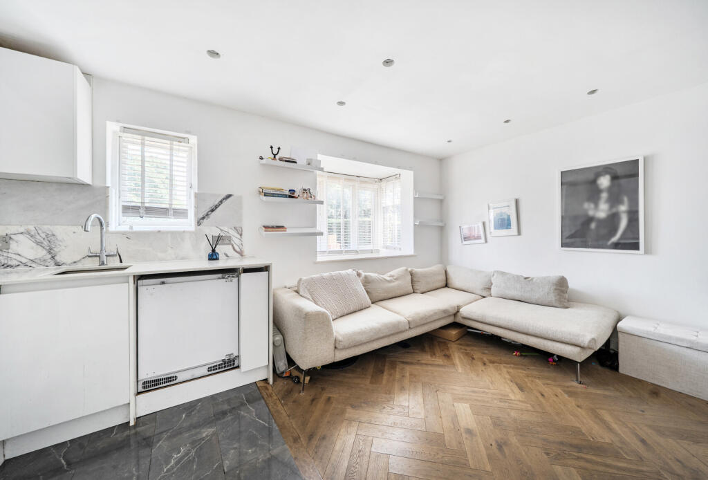 Apartment in Croydon - View 4