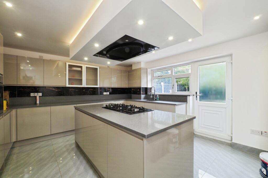 House in Nottingham, Beechdale - View 3