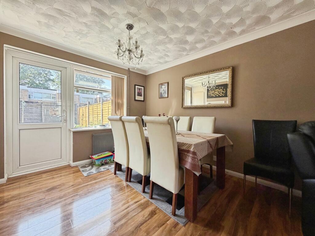House in Rushmoor, Totland, Farnborough - View 4
