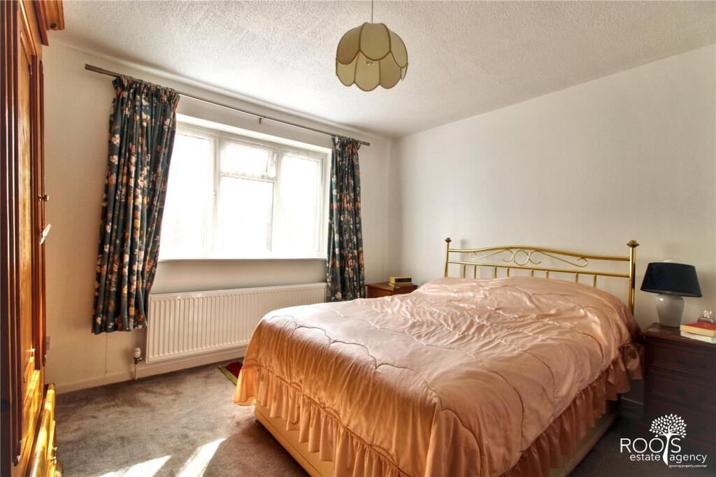 House in Newbury, West Berkshire - More