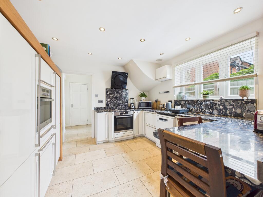 Blenheim Close, Thame Road, Longwick, Princes Risborough, Buckinghamshire photo 4