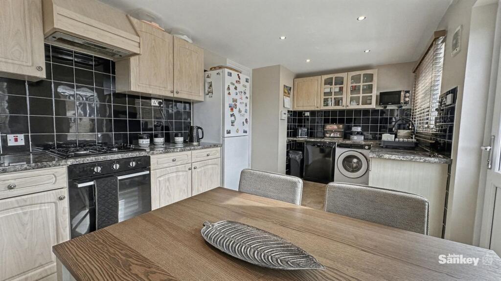 House in Ashfield, Sutton in Ashfield, Dalestorth - View 3