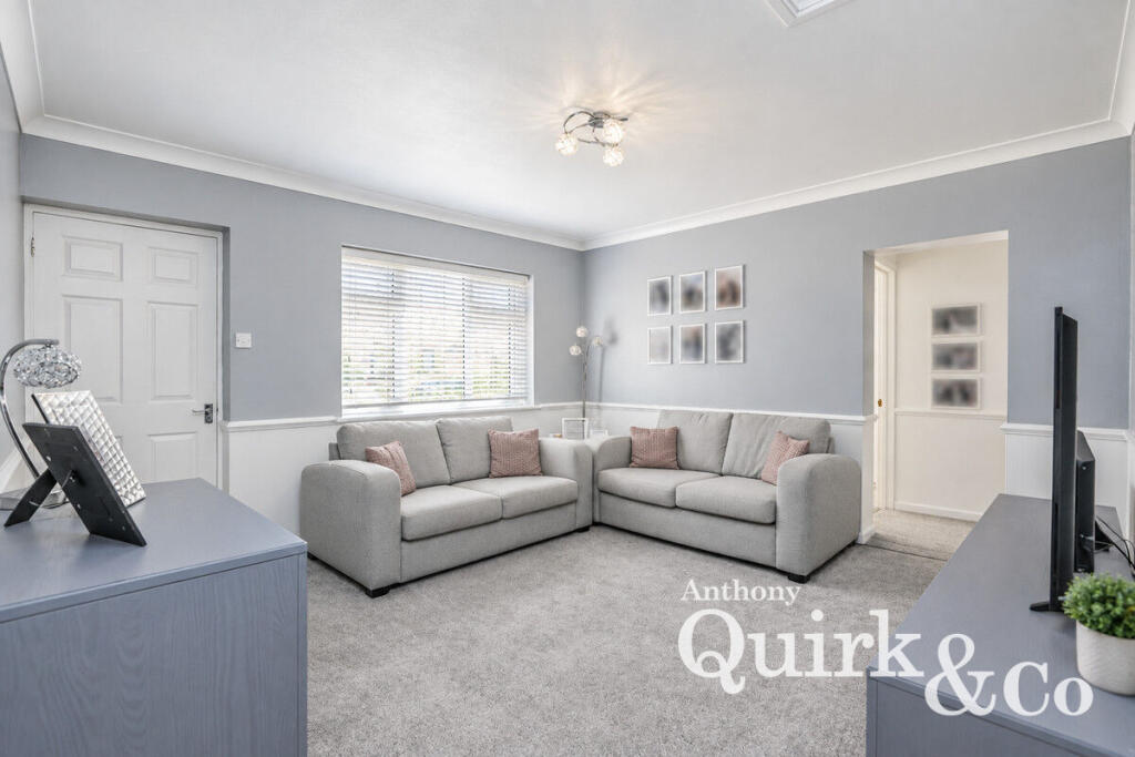House in Castle Point, Canvey Island - More