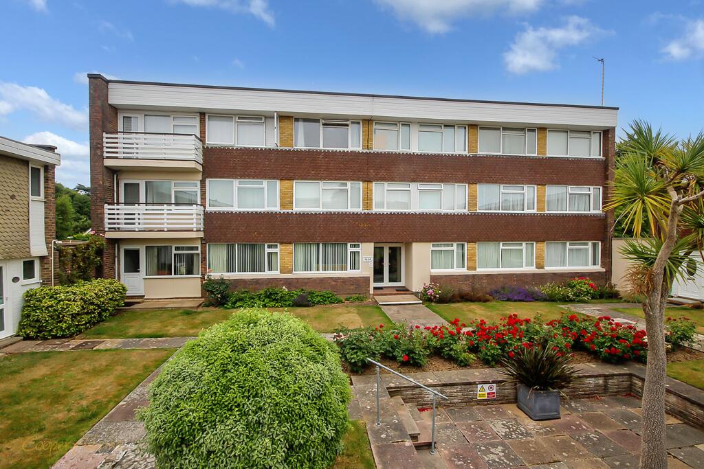 2-bed flat on Bramber Square, Rustington, BN16, £215,000