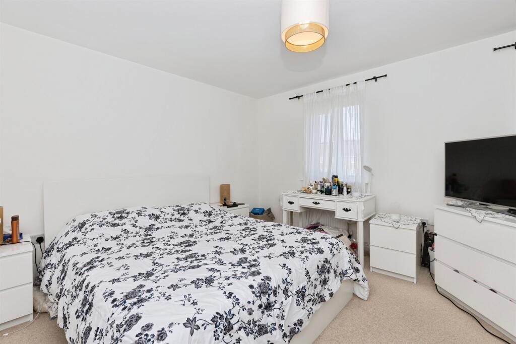 Additional image 11 of Hutton Close, Thornbury, Bradford