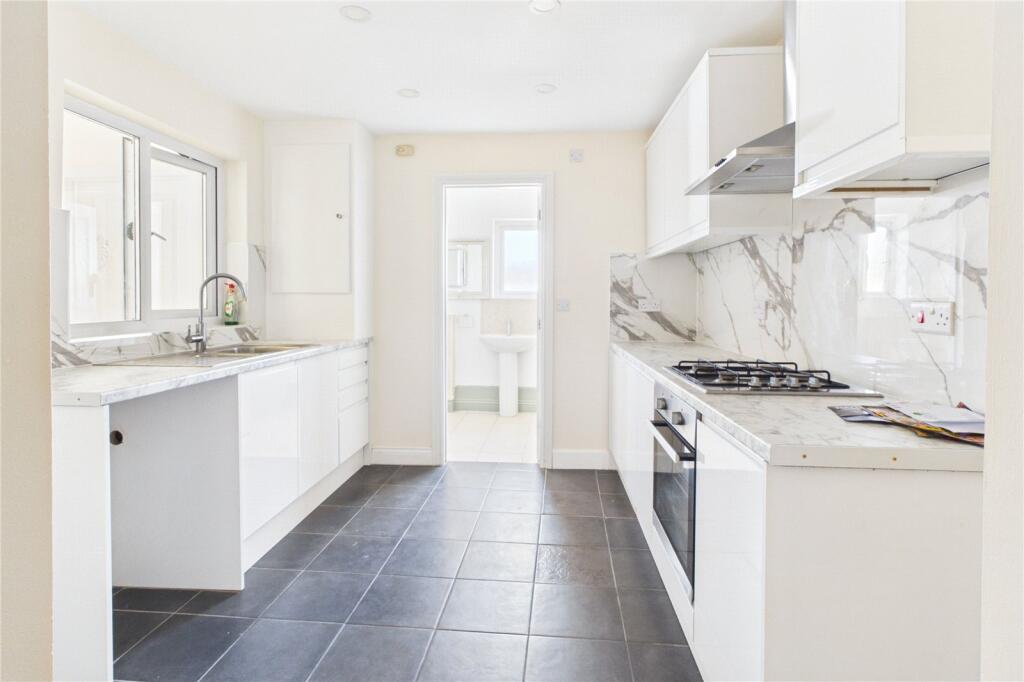 Edinburgh Street, Swindon, Wiltshire, SN2 photo 5