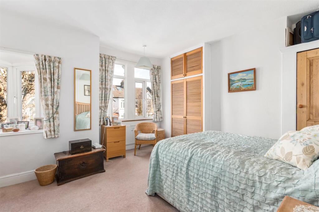 Carlton Park Avenue, Raynes Park photo 4