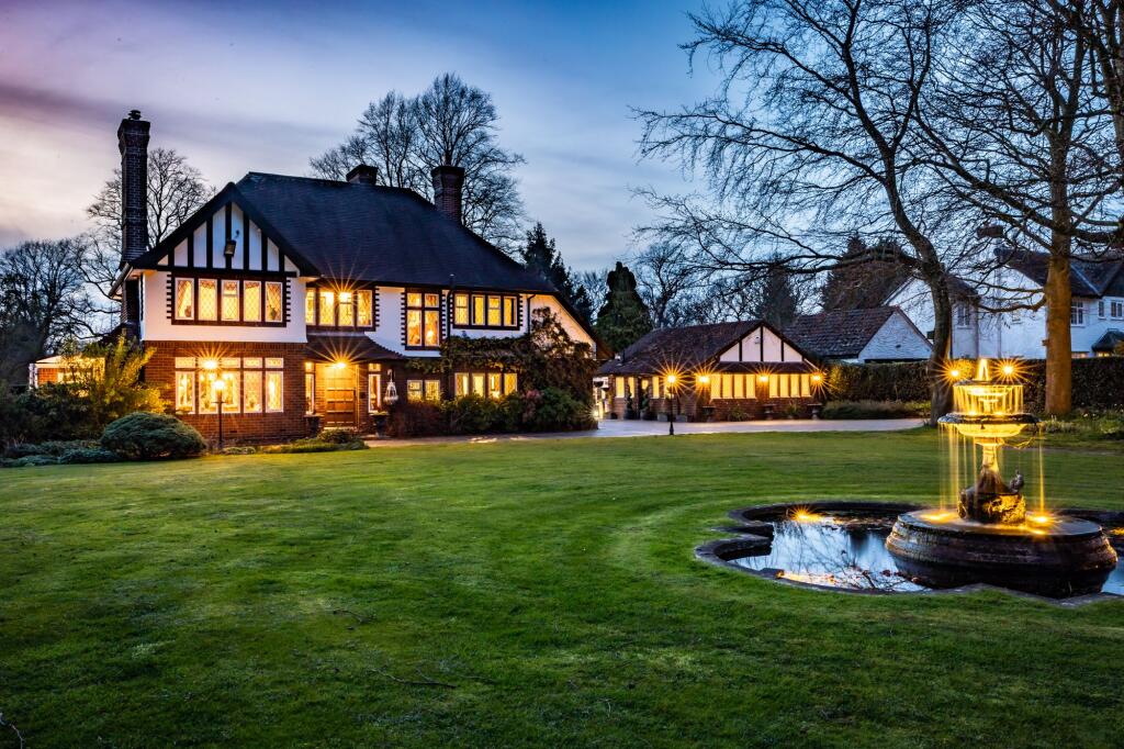 Main image of property: Chester Road, Higher Walton, WA4