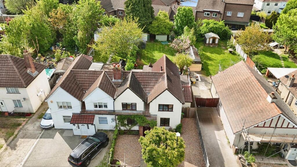 4-bed semi-detached on Harvey Road, Langley, £675,000