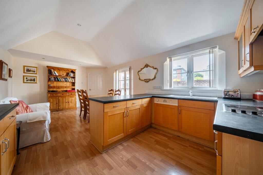 House in Portsmouth - View 4