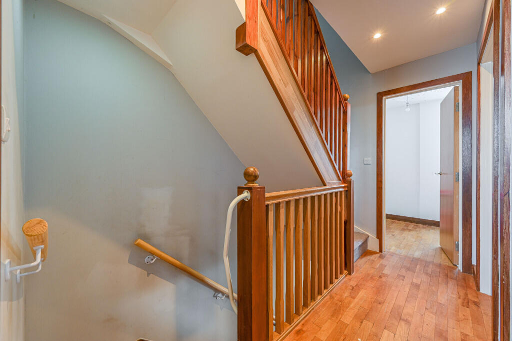 House in Bromley - View 5