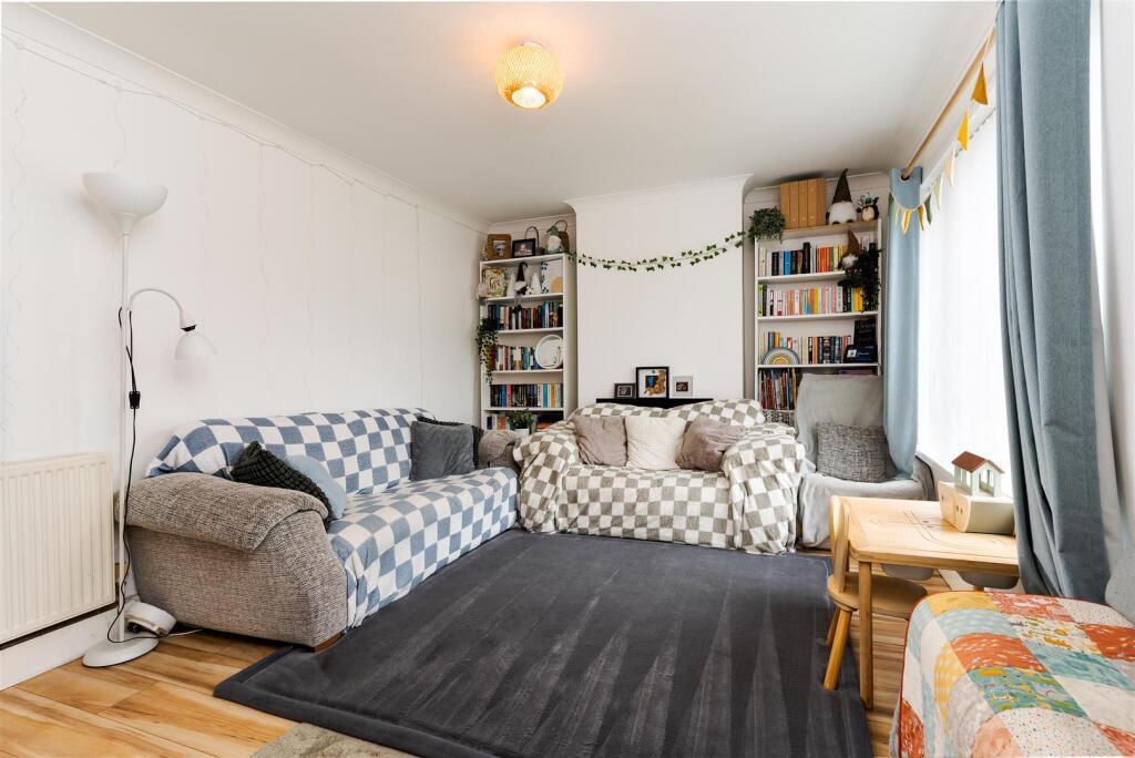 House in Cardiff, Pentrebane, Fairwater - View 3