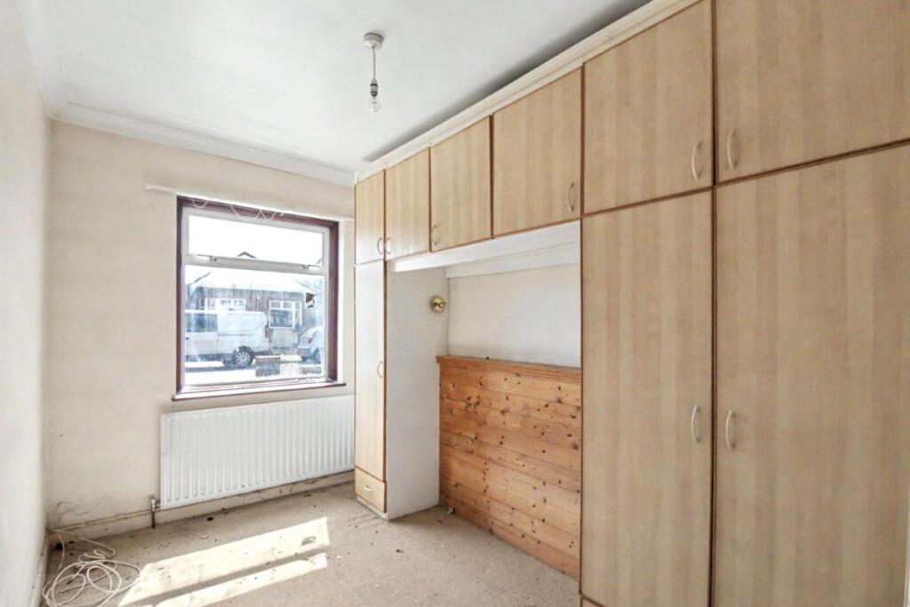 House in Rainham, South Hornchurch - More