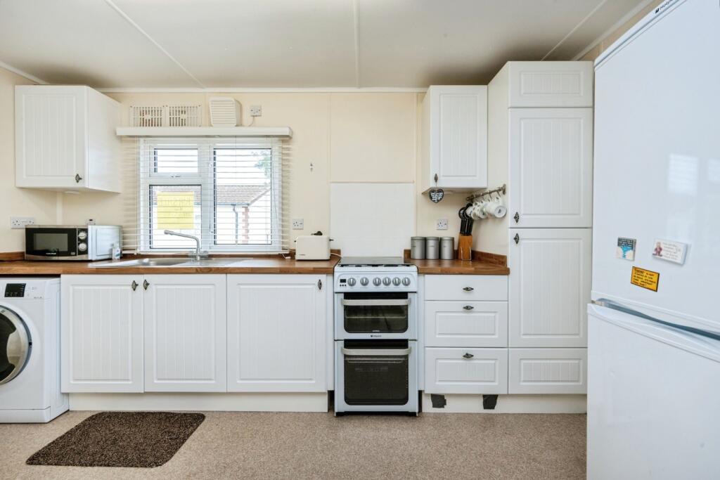 Hillcrest Park, Wilbury Hills Road, Letchworth Garden City, Hertfordshire, SG6 - View 2