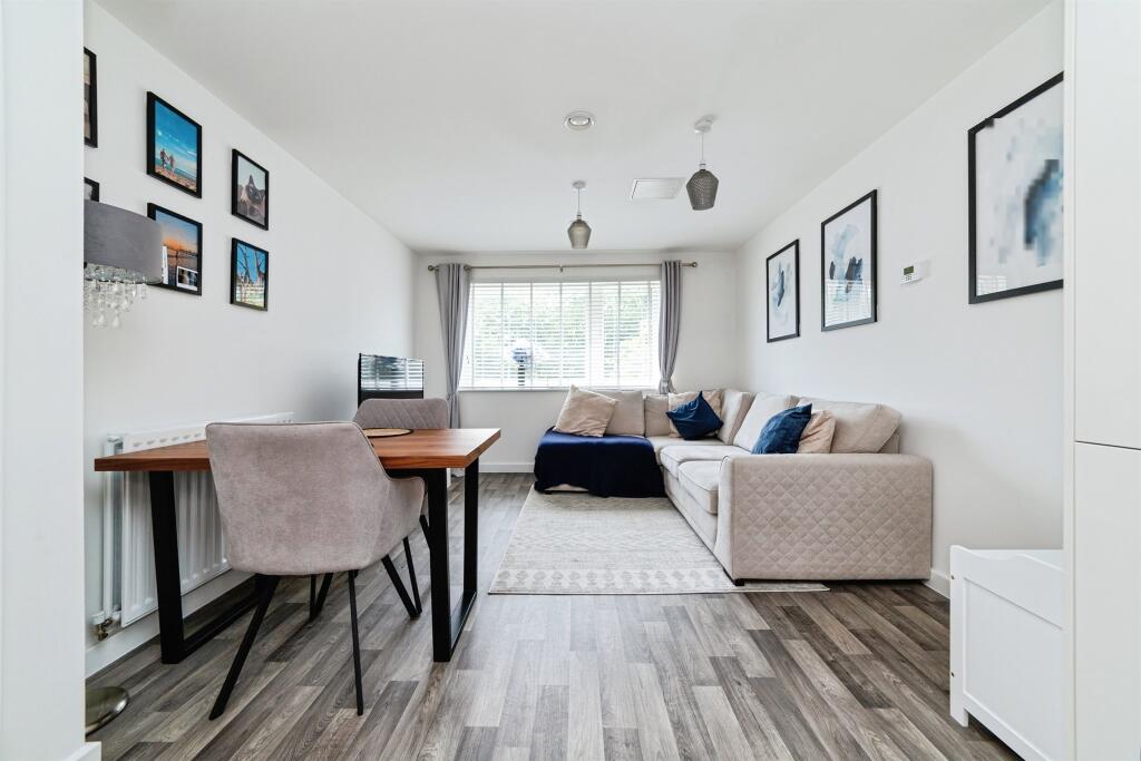 Blossom Drive, Welwyn Garden City photo 4