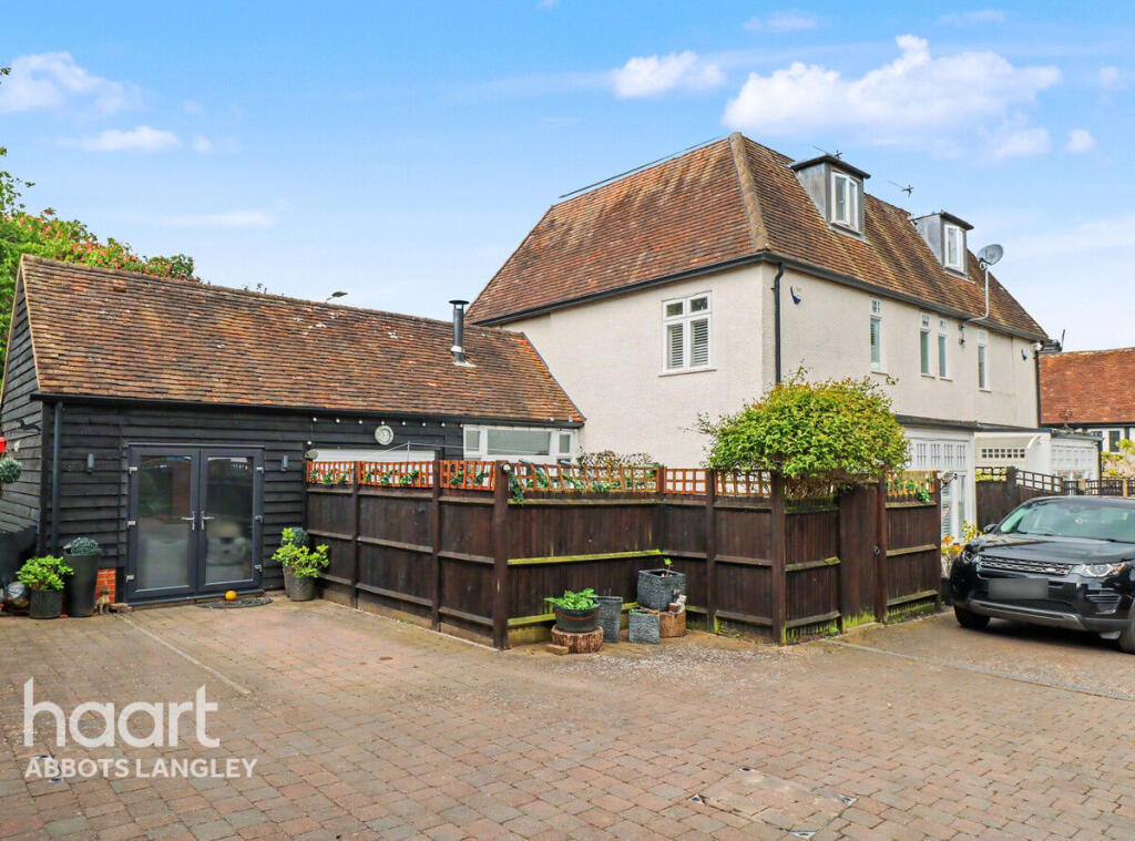 Main image of property: Chipperfield Road, Hemel Hempstead
