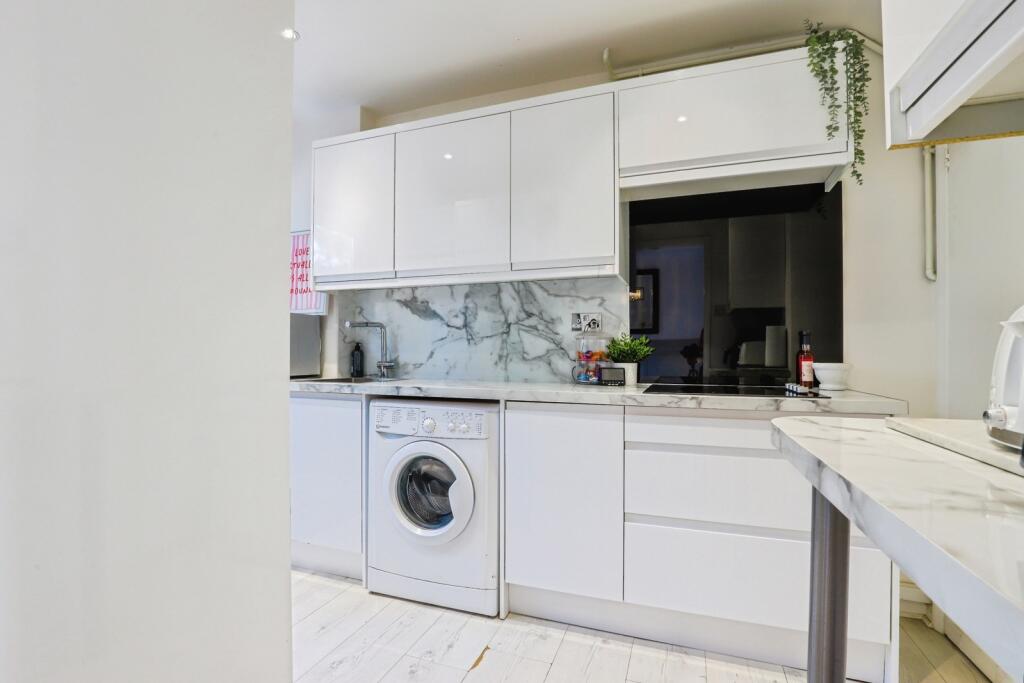 House in Swale, Grove Park, Bobbing - View 4