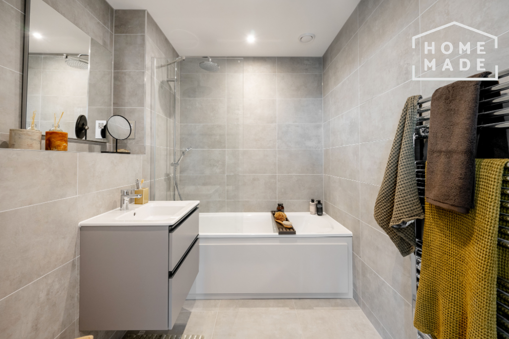 Apartment in Slough - More