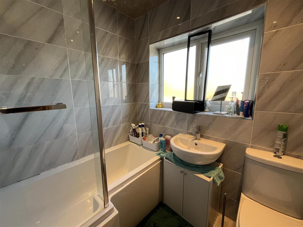 Additional image 4 of Greengates Avenue, Wyke, Bradford