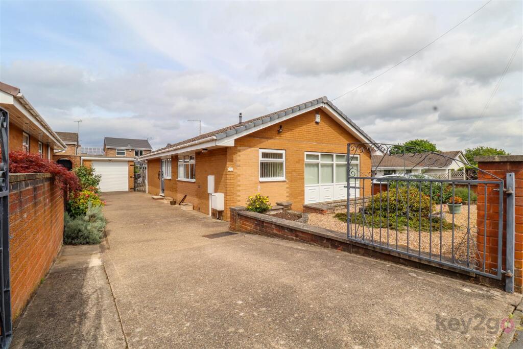 Main image of property: Twickenham Glen, Halfway, Sheffield, S20