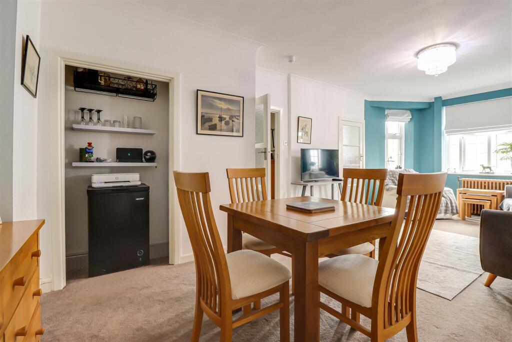 Apartment in Southend-on-Sea - View 3