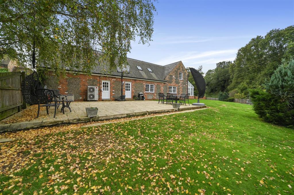 House in Babergh, Tattingstone - View 5