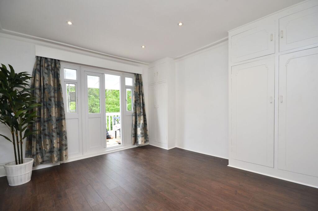 Apartment in London - View 5