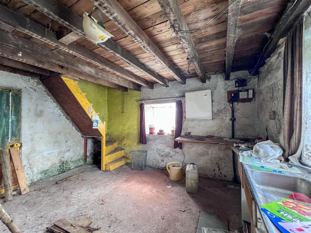 House in Stoke-on-Trent - View 5