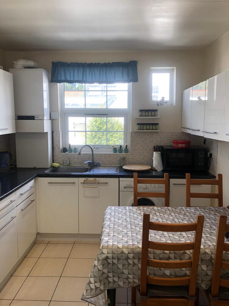 Main image of property: High Road, London, N12