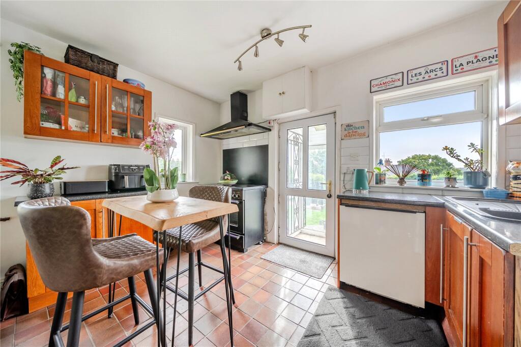 House in Newport - View 5