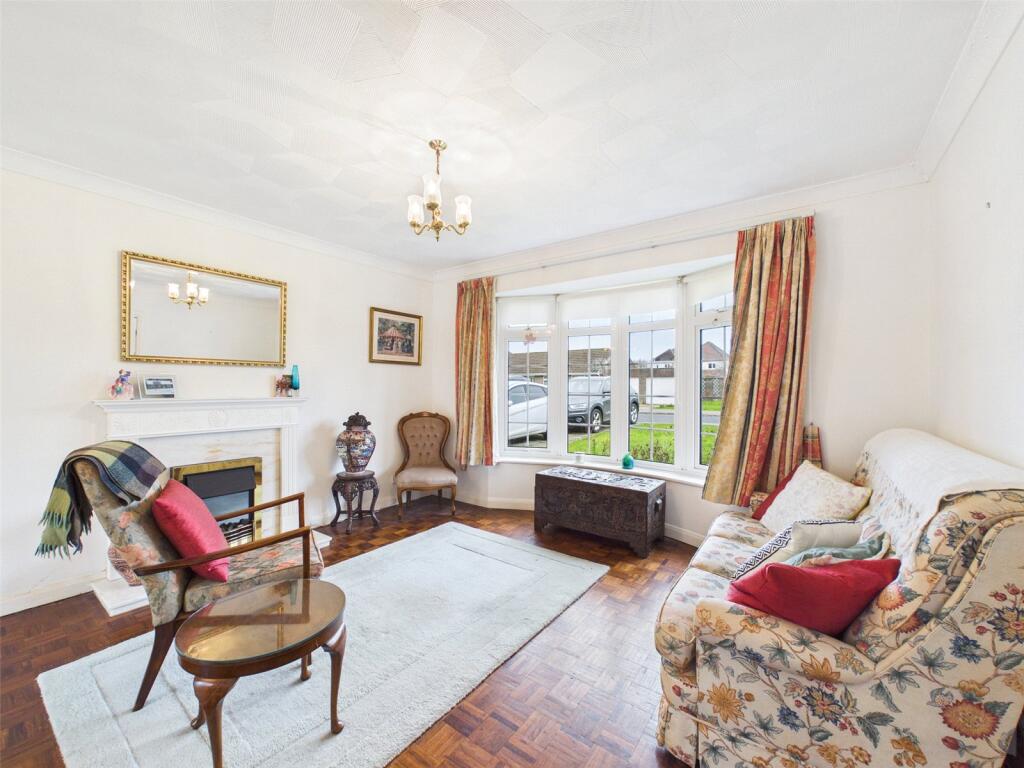 9, Burtoncroft, Burton, Christchurch, Dorset, BH23 photo 2