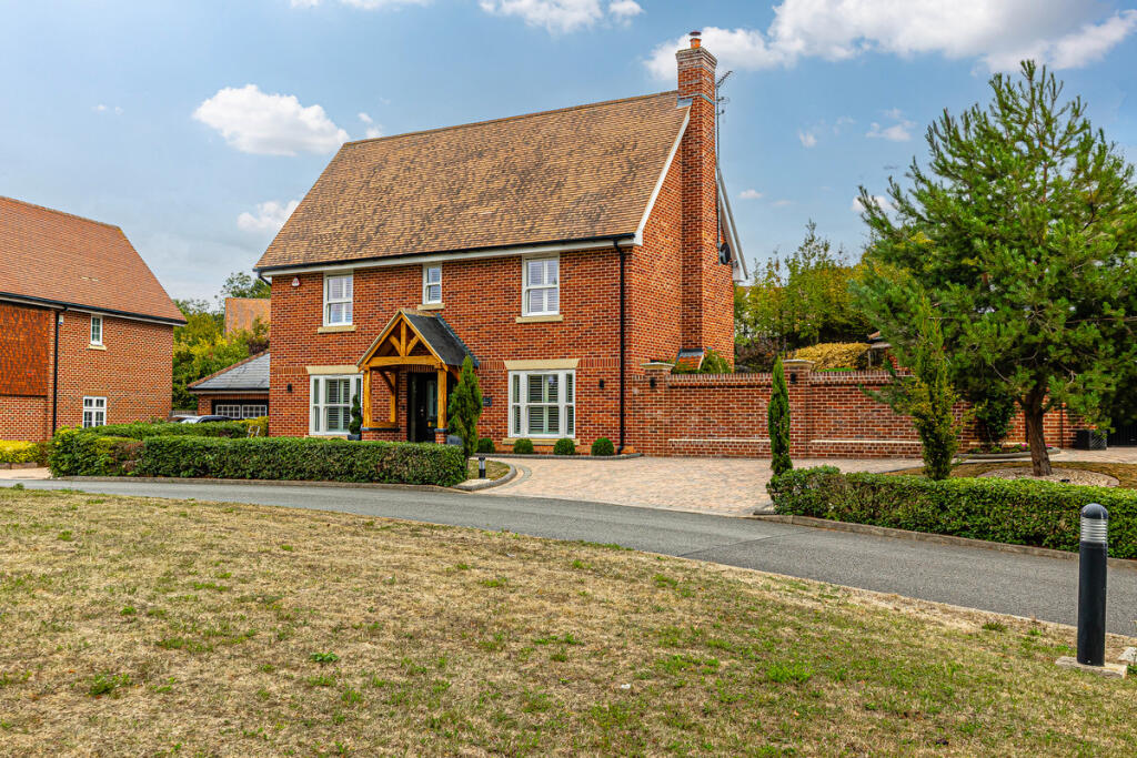 House in Castle Point, Essex - View 3