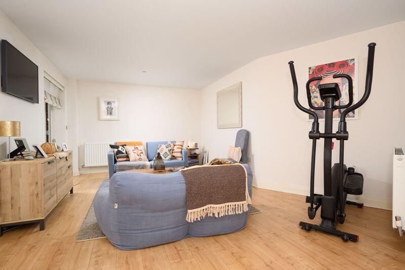 Apartment in Kingston upon Thames - More